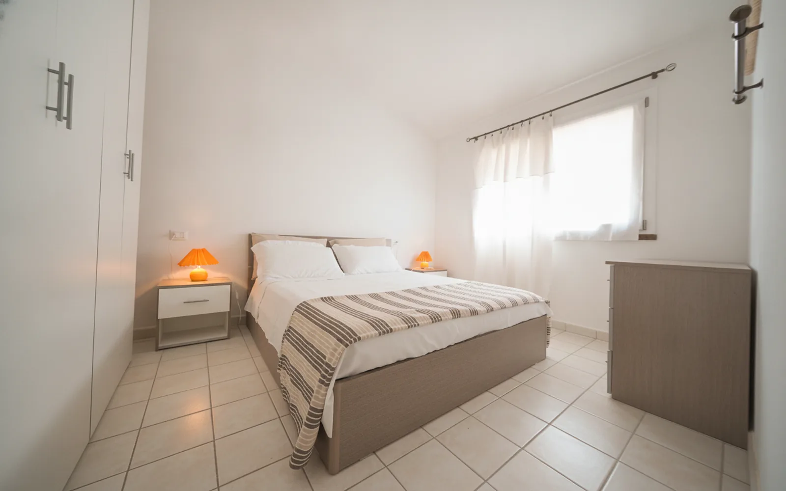 Camera con bagno privato — La terrazza di Mari, Castelsardo (Sardegna) (foto 1)